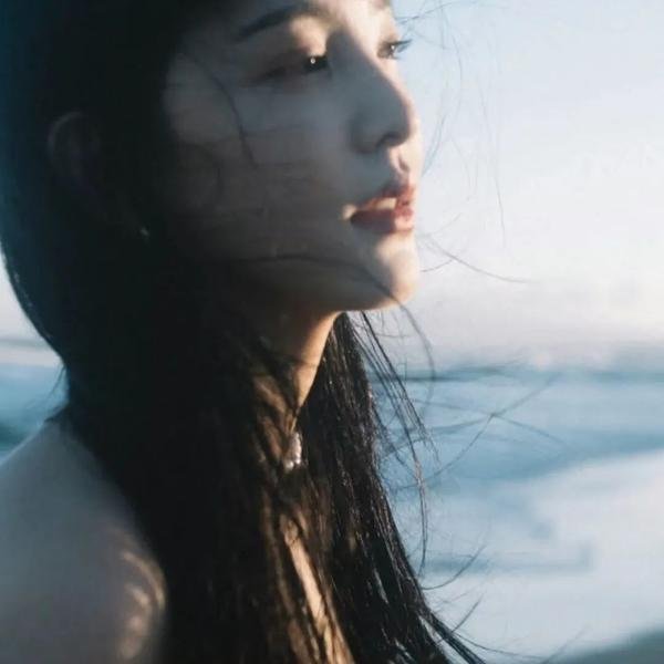拳头在哭泣
